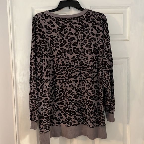 Women’s hi low leopard tunic - Picture 4 of 4